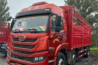 二手青岛解放 悍V重卡 290马力 6X2 7.7米仓栅式载货车(国五) 前四后四 锡柴二手载货车 黄牌