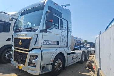 二手重汽汕德卡 SITRAK C9H 14.6L LNG 590马力 6X4 采埃孚12档 AMT自动档 牵引车(国六) 双驱 潍柴二手牵引车 黄牌图片