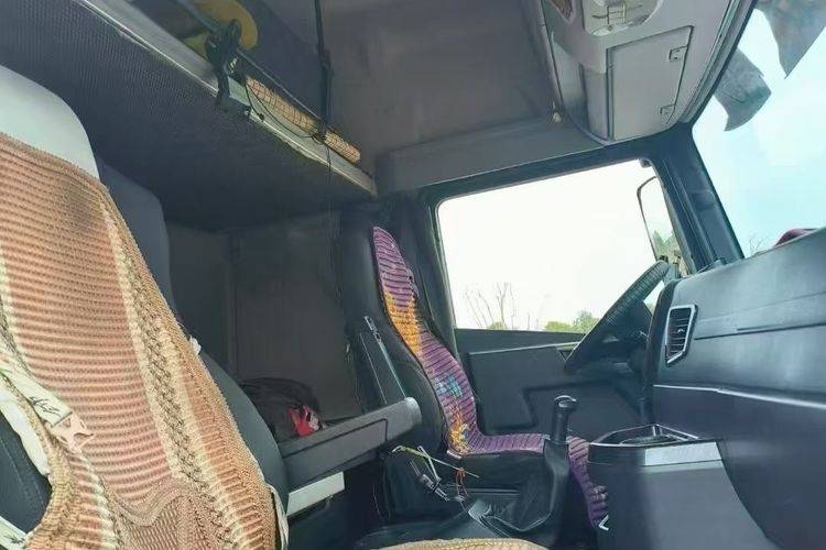 二手青岛解放 350马力 载货车