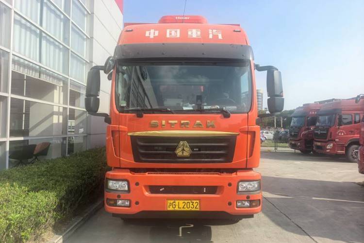 二手重汽汕德卡 330马力 载货车