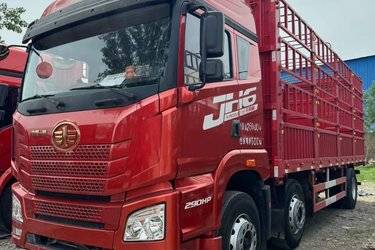 二手青岛解放 JH6重卡 290马力 6X2 7.6米仓栅式载货车(国五) 前四后四 锡柴二手载货车 黄牌图片