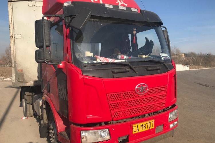 已售解放j6l牵引车4x2 220马力