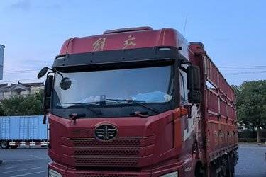 二手青岛解放 JH6重卡 领航版 400马力 8X4 9.5米仓栅式载货车(国五) 前四后八 锡柴二手载货车 黄牌图片