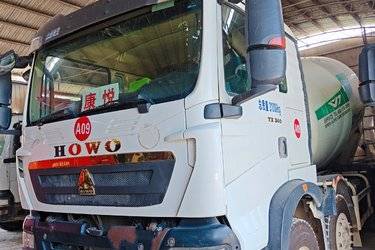 中国重汽 HOWO TX 340马力 8X4 7.5方混凝土搅拌车(国五) 前四后八 潍柴二手搅拌车