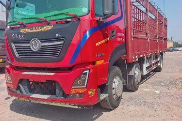 二手东风商用车 天龙KL重卡 350马力 6X2 9.6米仓栅式载货车(国六) 前四后四 东风康明斯二手载货车 黄牌图片