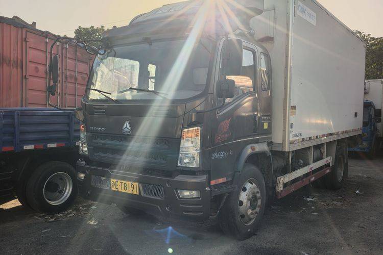 二手重汽HOWO轻卡 180马力 载货车