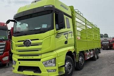 二手一汽解放 J7重卡 经典版 560马力 8X4 9.4米AMT自动档仓栅式载货车(国六) 前四后八 锡柴二手载货车 黄牌图片
