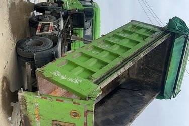 二手东风商用车 天锦中卡 220马力 6X2 4.8米自卸车(国六) 前四后四 玉柴二手自卸车 黄牌