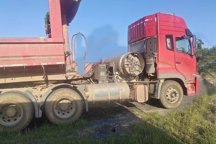 二手东风商用车 440马力 牵引车