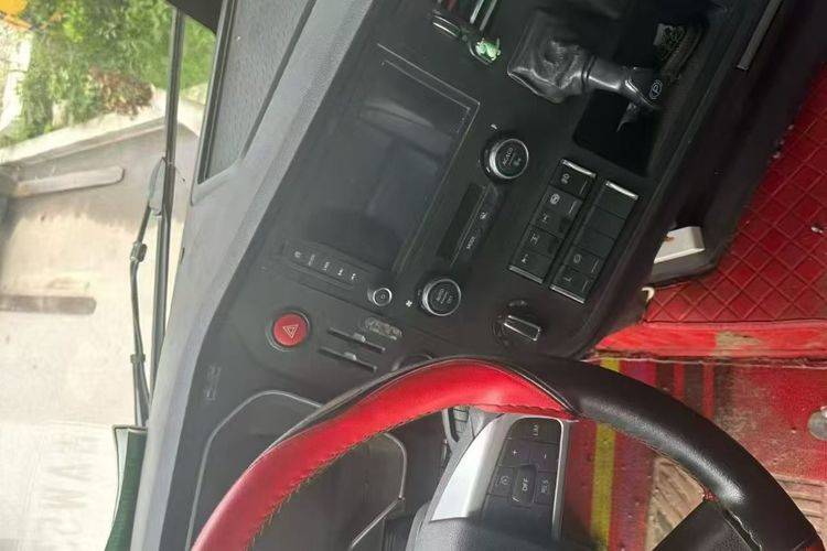 二手一汽解放 560马力 载货车