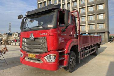 二手中国重汽 豪瀚N5W中卡 220马力 4X2 6.75米栏板载货车(国五) 单桥 曼二手载货车 黄牌图片