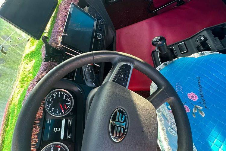 二手一汽解放 260马力 载货车