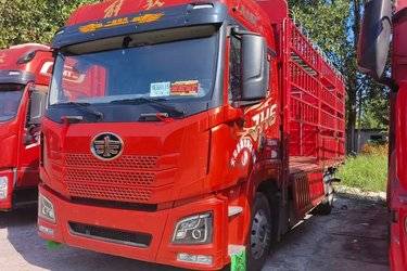 二手青岛解放 JH6重卡 320马力 4X2 6.75米厢式载货车(国六) 单桥 锡柴二手载货车 黄牌图片