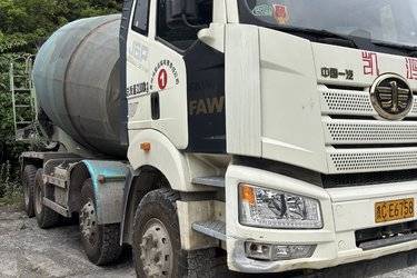 二手青岛解放 JH6 350马力 8X4 7.73方混凝土搅拌运输车(国六) 前四后八 锡柴二手搅拌车