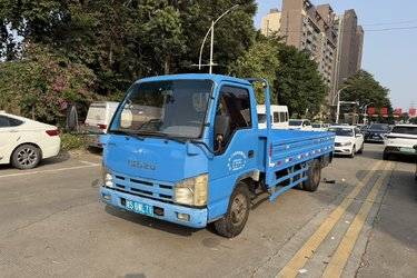 二手庆铃 五十铃100P 98马力 4.275米单排栏板轻卡(国四) 单桥 庆铃五十铃二手载货车 蓝牌