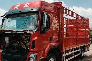 二手东风柳汽 乘龙H5V 290马力 4X2 6.8米仓栅式载货车(国六) 单桥 玉柴二手载货车 黄牌
