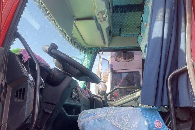 二手一汽解放 240马力 载货车