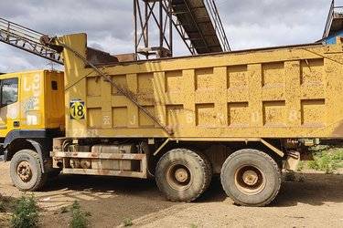 二手上汽红岩 杰狮C500重卡 430马力 6X4 5.8米自卸车(国五) 后八轮 上菲红二手自卸车 黄牌图片