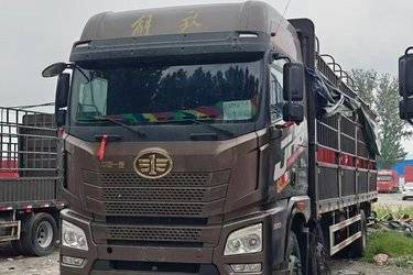 二手青岛解放 JH6重卡 320马力 6X2 9.5米仓栅式载货车(国五) 前四后四 锡柴二手载货车 黄牌