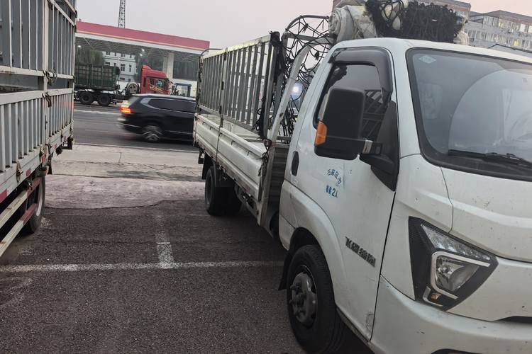 二手飞碟缔途 121马力 载货车