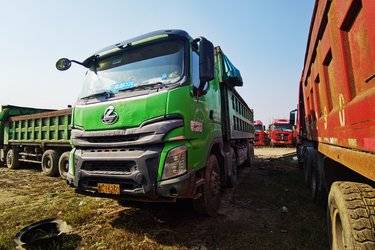 二手东风柳汽 乘龙H7 400马力 8X4 7.6米自卸车(3750轴距)(国五) 前四后八 玉柴二手自卸车 黄牌图片