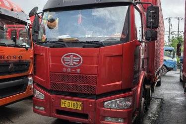 二手一汽解放 J6M重卡 标载型 240马力 6X2 9.5米厢式载货车(国五) 前四后四 大柴二手载货车 黄牌图片