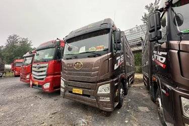 二手青岛解放 JH6重卡 领航版2.0 460马力 8X4 9.4米仓栅式载货车(国五) 前四后八 潍柴二手载货车 黄牌