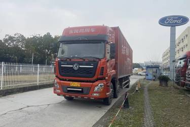二手东风商用车 天龙重卡 270马力 6X2 9.6米厢式载货车(国五) 前四后四 东风康明斯二手载货车 黄牌图片
