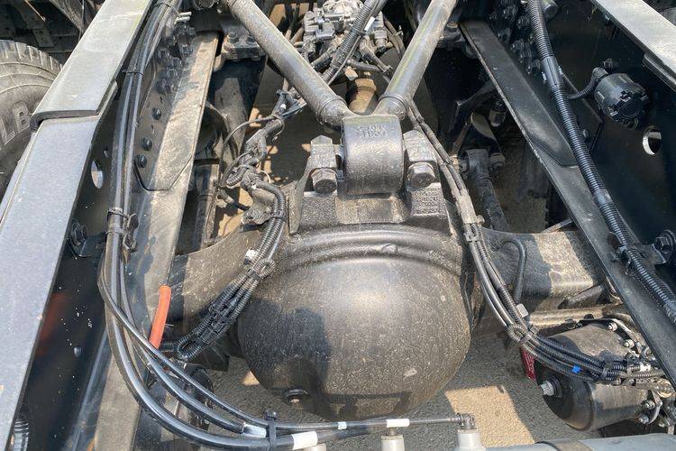 二手一汽解放 660马力 牵引车