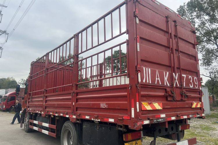 二手东风商用车 210马力 载货车