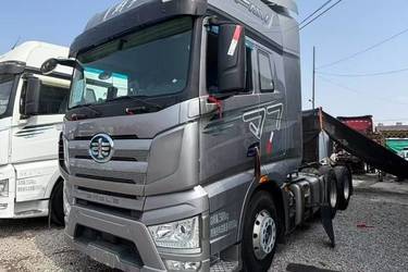二手一汽解放 J7重卡 560马力 4X2 AMT自动挡牵引车(速比3.417)(液缓)(国六) 单桥 锡柴二手牵引车 黄牌