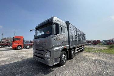 二手青岛解放JH6 智享版 8.6L柴油 350马力 6X2 一汽解放12档 9.7米排半仓栅式载货车(国六) 前四后四 锡柴二手载货车 黄牌