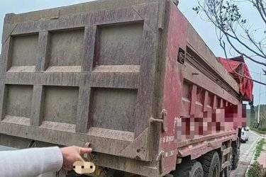 二手东风柳汽 乘龙H5 330马力 8X4 6.3米自卸车(国五) 前四后八 玉柴二手自卸车 黄牌图片