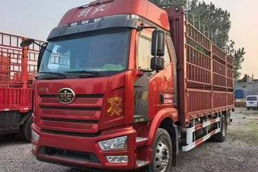 二手一汽解放 J6L中卡 尊享版 260马力 4X2 6.75米仓栅式载货车(国六) 单桥 大柴二手载货车 黄牌图片
