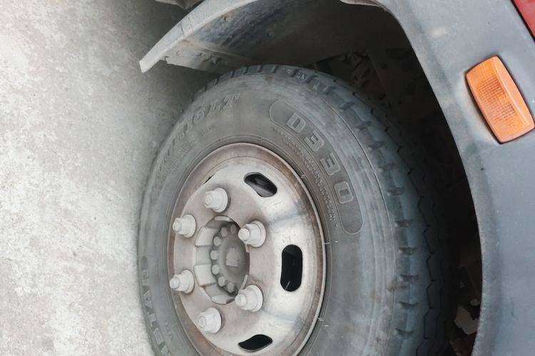 二手重汽HOWO轻卡 95马力 载货车
