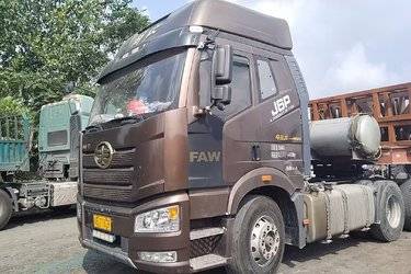 二手一汽解放 J6P重卡 北方版 460马力 6X4牵引车(国五) 双驱 锡柴二手牵引车 黄牌