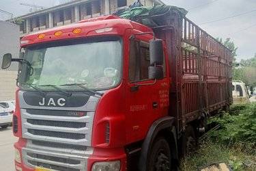 二手江淮 格尔发A5X中卡 200马力 6X2 6.8米仓栅式载货车(国五) 前四后四 锡柴二手载货车 黄牌图片