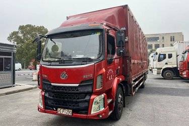 二手东风柳汽 新乘龙M3中卡 185马力 4X2 8.3米厢式载货车(国五) 单桥 玉柴二手载货车 黄牌图片