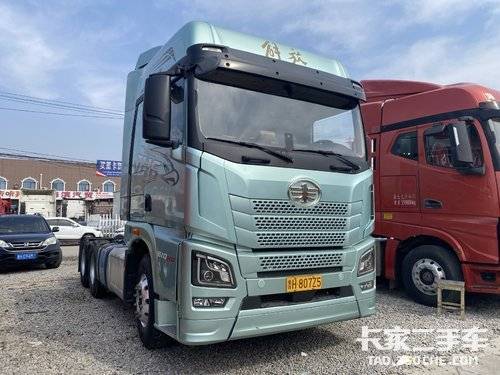 青岛解放 610马力 牵引车