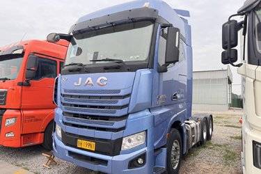 二手江淮 格尔发K7重卡 舒适版 560马力 6X4 AMT自动挡牵引车(国六)(气囊悬架)(国六) 双驱 潍柴二手牵引车 黄牌图片