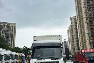 二手东风商用车 天锦KR 245马力 4X2 9.75米厢式载货车(国六) 单桥 东风康明斯二手载货车 黄牌图片