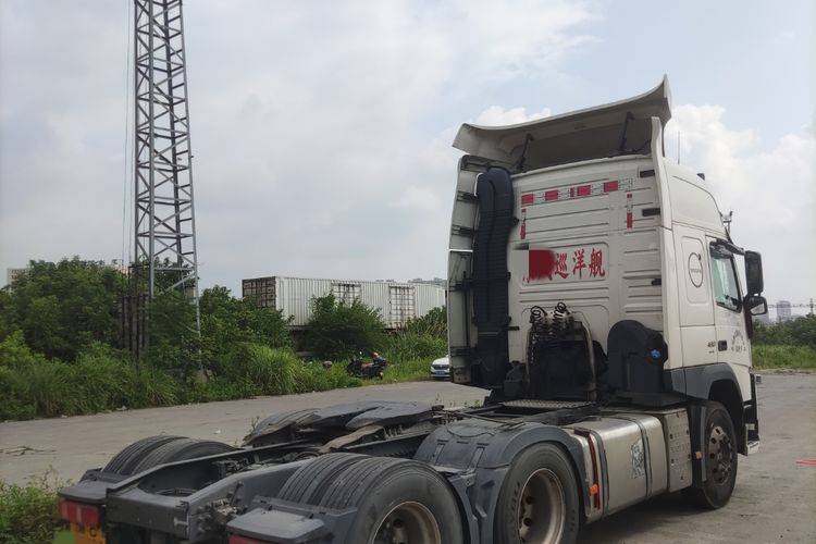 二手沃尔沃 460马力 牵引车