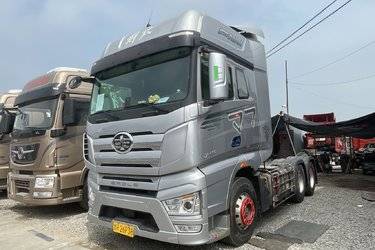 二手一汽解放 J7重卡 560马力 6X4 AMT自动挡牵引车(国六)(一汽解放12挡)(带液缓)(国六) 双驱 锡柴二手牵引车 黄牌图片