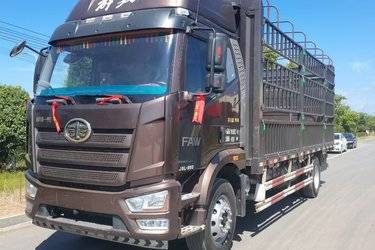 二手一汽解放 J6L 精英版 南方款 260马力 4X2 6.75米仓栅式载货车(国六) 单桥 锡柴二手载货车 黄牌图片