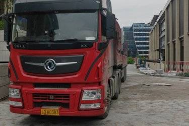二手东风商用车 天龙旗舰KX 南方版 560马力 6X4 AMT牵引车(国五) 双驱 东风康明斯二手牵引车 黄牌