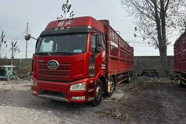 二手一汽解放 新J6P重卡 280马力 6X2 9.4米仓栅式载货车(国五) 前四后四 锡柴二手载货车 黄牌图片