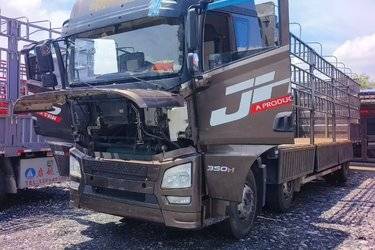 二手青岛解放 JH6重卡 领航版2.0 350马力 8X2 9.5米仓栅式载货车(国六) 前四后六 锡柴二手载货车 黄牌图片