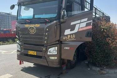 二手青岛解放 JH6重卡 领航版2.0 460马力 8X4 9.4米仓栅式载货车(国五) 前四后八 潍柴二手载货车 黄牌