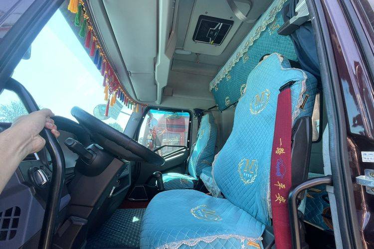 二手一汽解放 360马力 载货车