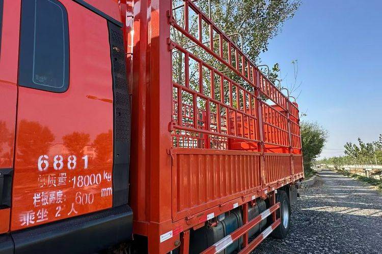 二手重汽豪沃(HOWO) 270马力 载货车